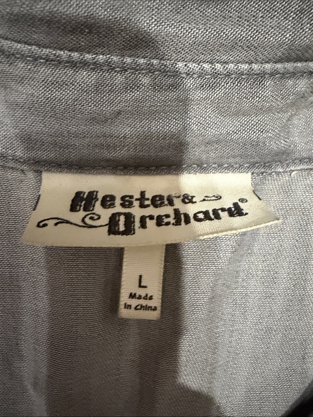 Hester & Orchard Casual Light Blue Button-Down Shirt with Roll-Tab Sleeves L - Picture 2 of 3